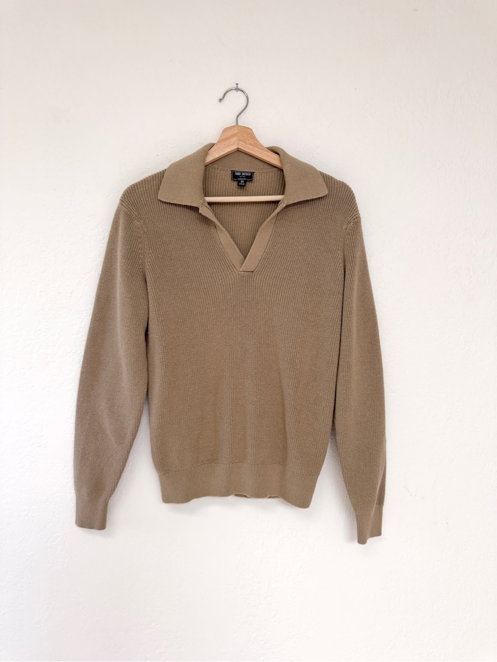 TODD SNYDER light brown V neck polo sweater / size men's XS